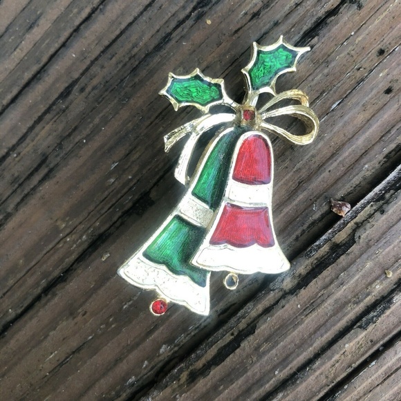 Christmas Bells Jeweled Enamel Brooch Holiday Green Red Gold Metal Pin Vintage - Picture 1 of 3